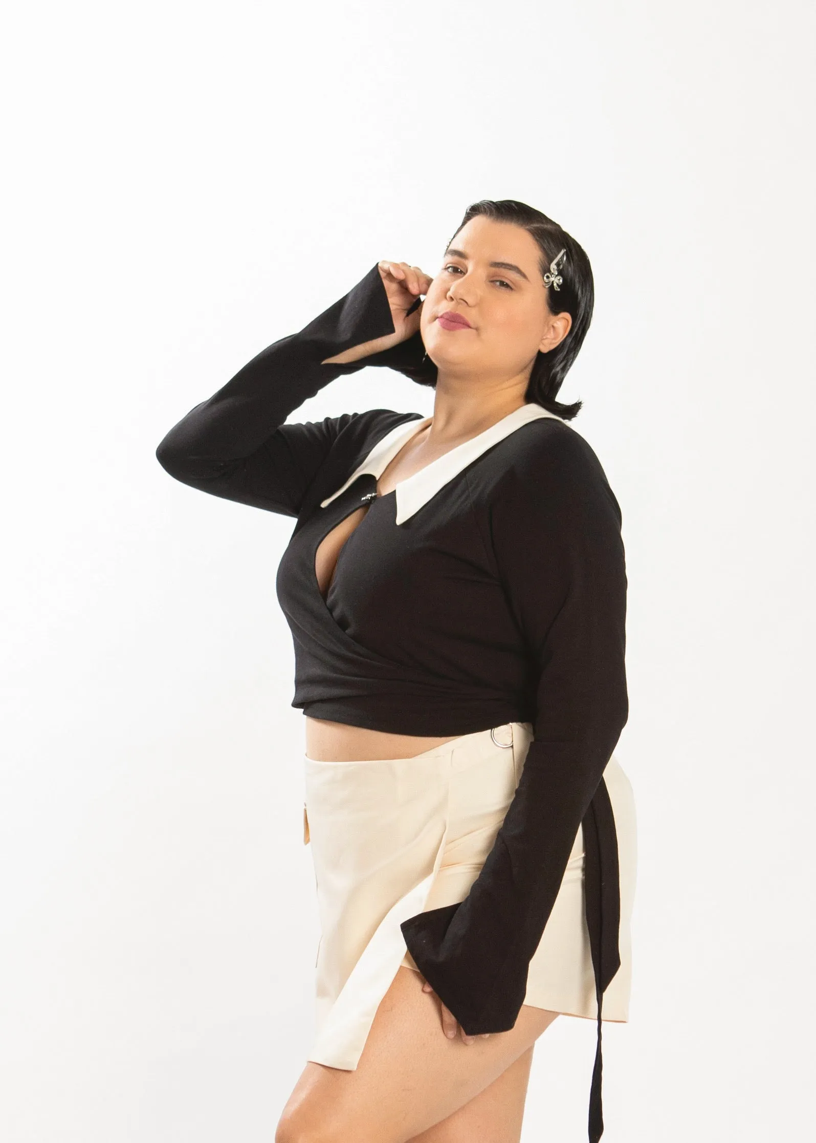 FLOWER WRAP TOP - BLACK