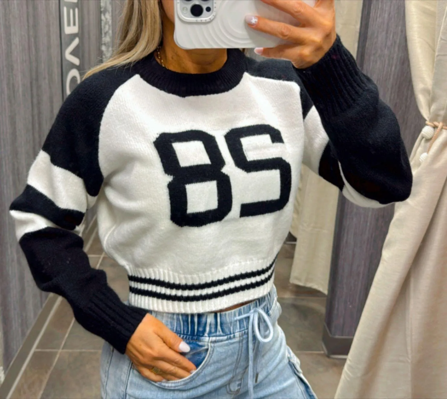 K203 University crop sweater
