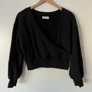 Oak and Fort Crop Wrap V-Neck Pullover Ballerina Sweatshirt