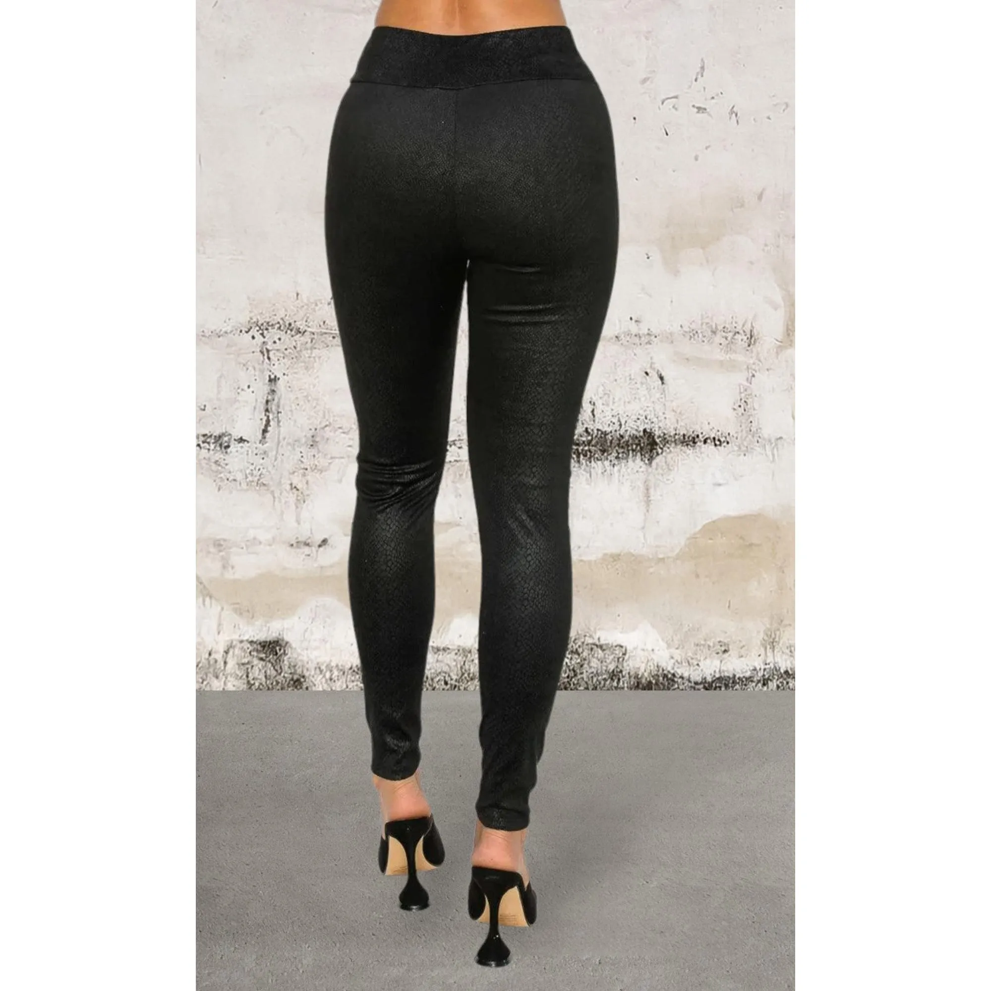 Sleeveless Snake Print Crop Top And Legging Set